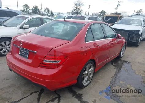 2013 Mercedes-Benz C 250 Sport из США, поврежденный, VIN WDDGF4HB4DA776499